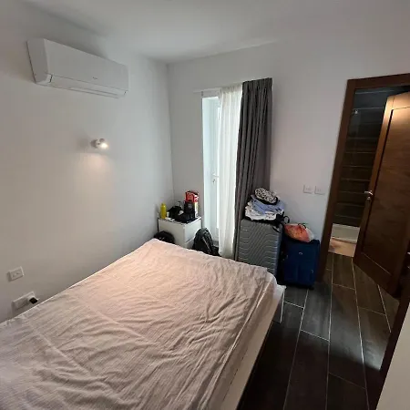 דירה 2 Bedroom Penthouse With Terrace