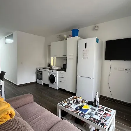 דירה 2 Bedroom Penthouse With Terrace